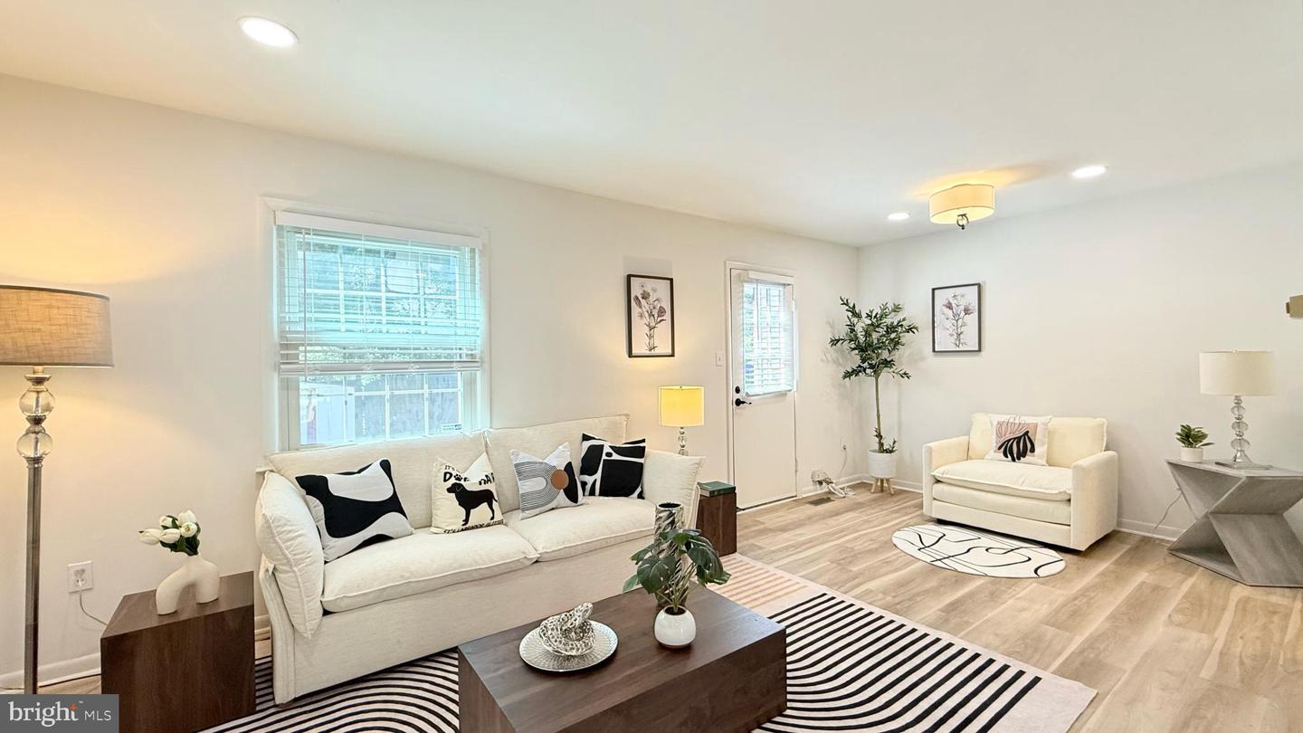 6469 ROCKSHIRE CT, ALEXANDRIA, Virginia 22315, 3 Bedrooms Bedrooms, 11 Rooms Rooms,2 BathroomsBathrooms,Residential,For sale,6469 ROCKSHIRE CT,VAFX2267026 MLS # VAFX2267026