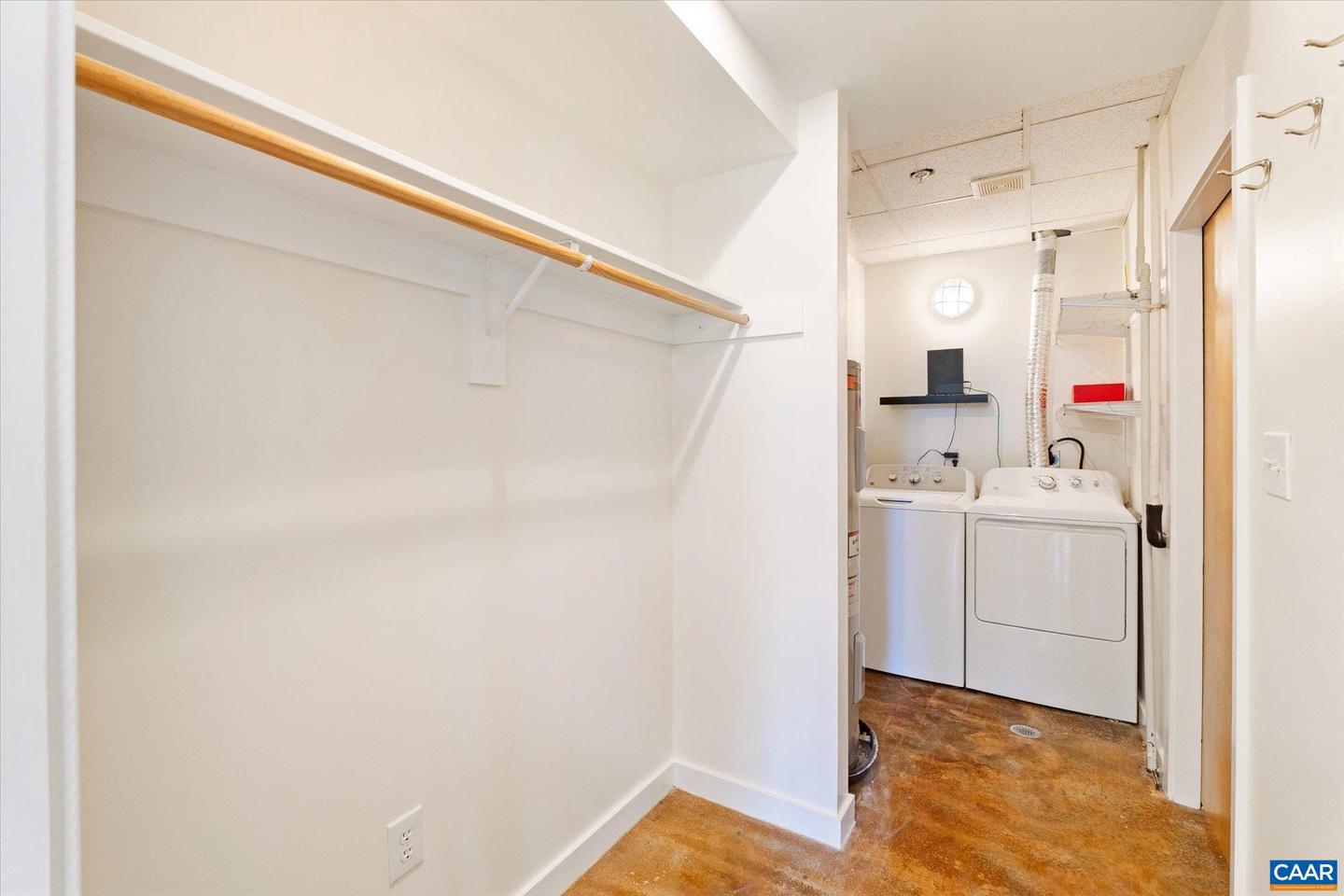 202 DOUGLAS AVE #3D, CHARLOTTESVILLE, Virginia 22902, 2 Bedrooms Bedrooms, ,2 BathroomsBathrooms,Residential,For sale,202 DOUGLAS AVE #3D,668905 MLS # 668905
