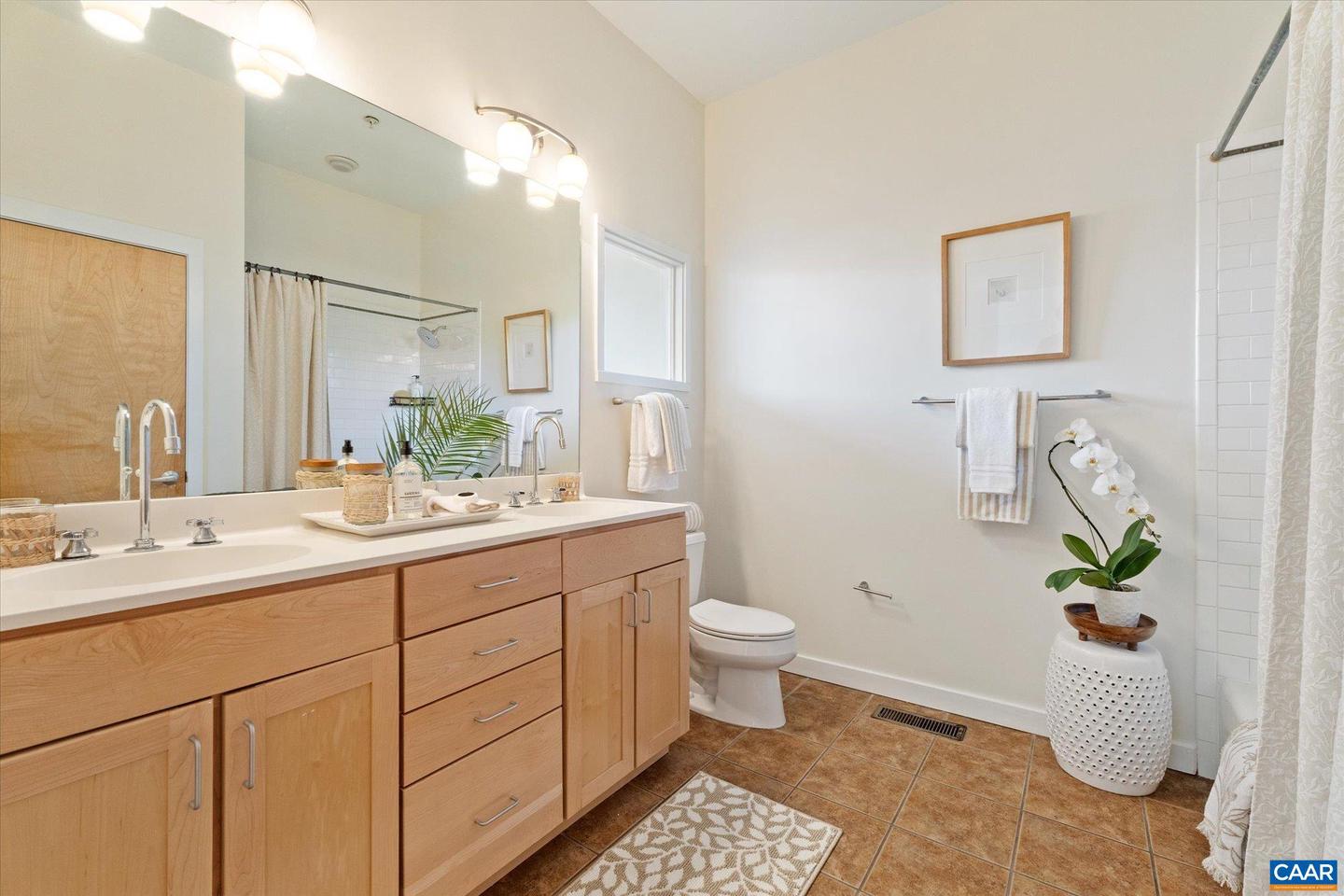 202 DOUGLAS AVE #3D, CHARLOTTESVILLE, Virginia 22902, 2 Bedrooms Bedrooms, ,2 BathroomsBathrooms,Residential,For sale,202 DOUGLAS AVE #3D,668905 MLS # 668905