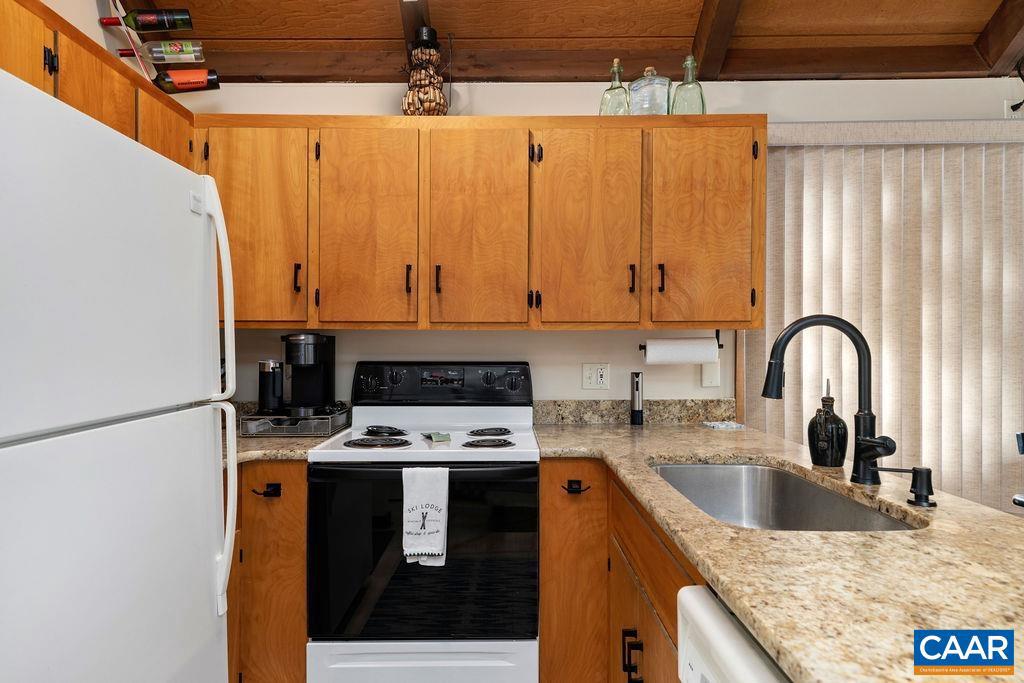 15 SHAGBARK LN, WINTERGREEN RESORT, Virginia 22967, 3 Bedrooms Bedrooms, ,2 BathroomsBathrooms,Residential,For sale,15 SHAGBARK LN,668912 MLS # 668912