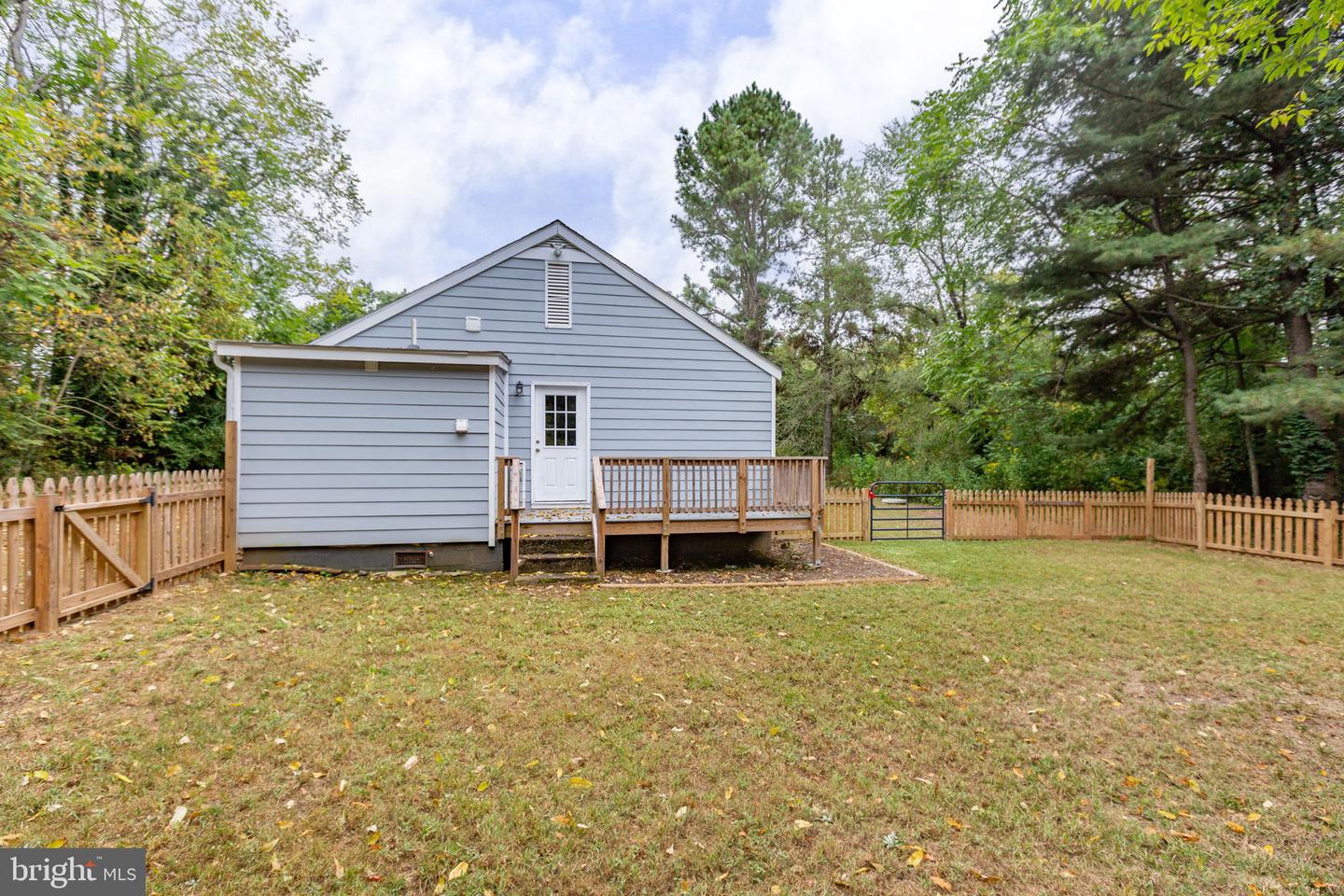 16 ENOLA RD, FREDERICKSBURG, Virginia 22405, 2 Bedrooms Bedrooms, 7 Rooms Rooms,1 BathroomBathrooms,Residential,For sale,16 ENOLA RD,VAST2042662 MLS # VAST2042662