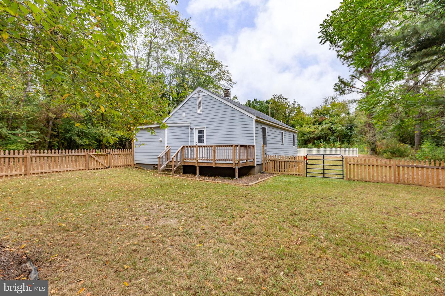 16 ENOLA RD, FREDERICKSBURG, Virginia 22405, 2 Bedrooms Bedrooms, 7 Rooms Rooms,1 BathroomBathrooms,Residential,For sale,16 ENOLA RD,VAST2042662 MLS # VAST2042662