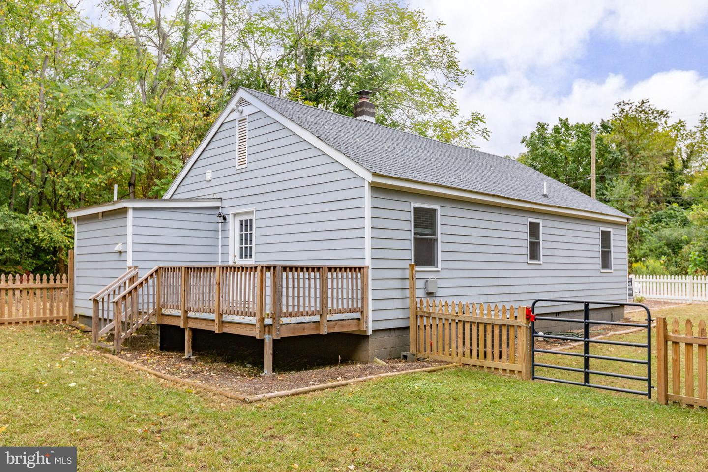 16 ENOLA RD, FREDERICKSBURG, Virginia 22405, 2 Bedrooms Bedrooms, 7 Rooms Rooms,1 BathroomBathrooms,Residential,For sale,16 ENOLA RD,VAST2042662 MLS # VAST2042662