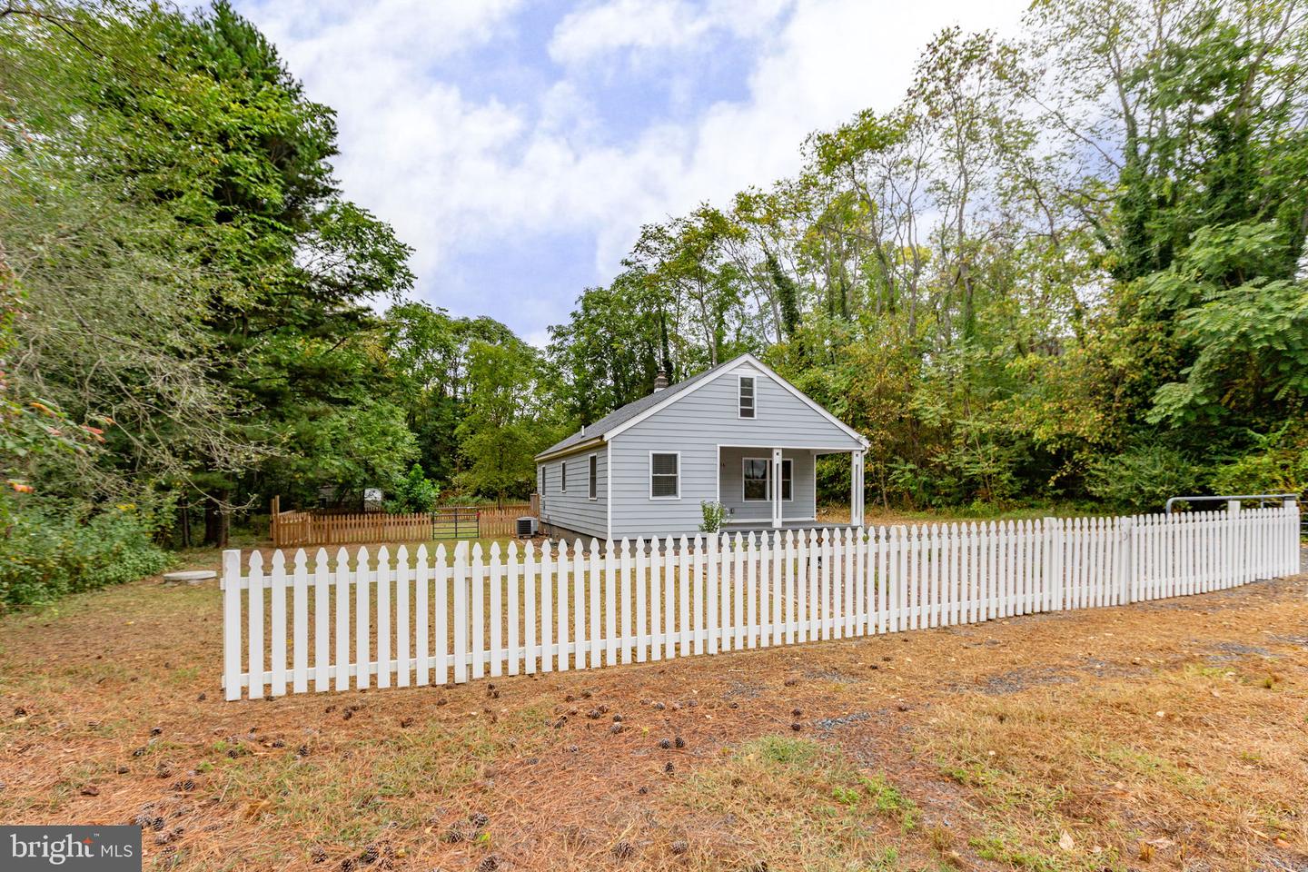 16 ENOLA RD, FREDERICKSBURG, Virginia 22405, 2 Bedrooms Bedrooms, 7 Rooms Rooms,1 BathroomBathrooms,Residential,For sale,16 ENOLA RD,VAST2042662 MLS # VAST2042662