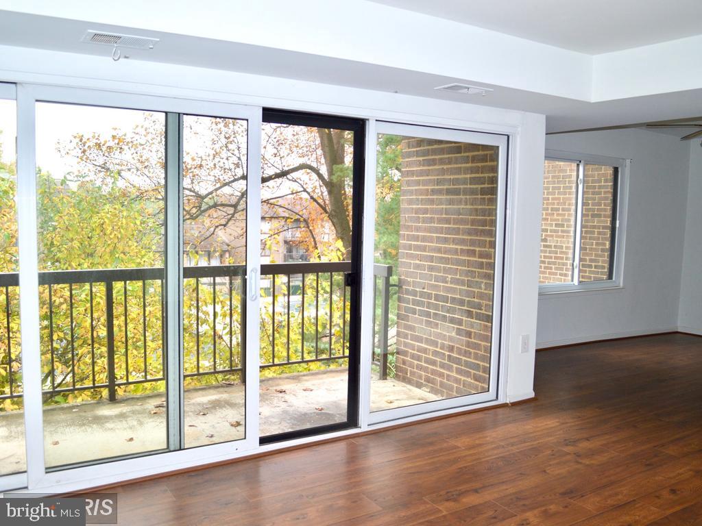 9715 KINGS CROWN CT #202, FAIRFAX, Virginia 22031, 2 Bedrooms Bedrooms, ,2 BathroomsBathrooms,Residential,For sale,9715 KINGS CROWN CT #202,VAFX2267114 MLS # VAFX2267114 9715 KINGS CROWN CT #202, FAIRFAX, Virginia 22031, 2 Bedrooms Bedrooms, ,2 BathroomsBathrooms,Residential,For sale,9715 KINGS CROWN CT #202,VAFX2267114 MLS # VAFX2267114