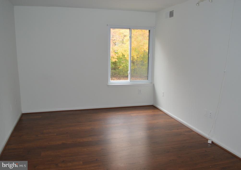 9715 KINGS CROWN CT #202, FAIRFAX, Virginia 22031, 2 Bedrooms Bedrooms, ,2 BathroomsBathrooms,Residential,For sale,9715 KINGS CROWN CT #202,VAFX2267114 MLS # VAFX2267114 9715 KINGS CROWN CT #202, FAIRFAX, Virginia 22031, 2 Bedrooms Bedrooms, ,2 BathroomsBathrooms,Residential,For sale,9715 KINGS CROWN CT #202,VAFX2267114 MLS # VAFX2267114