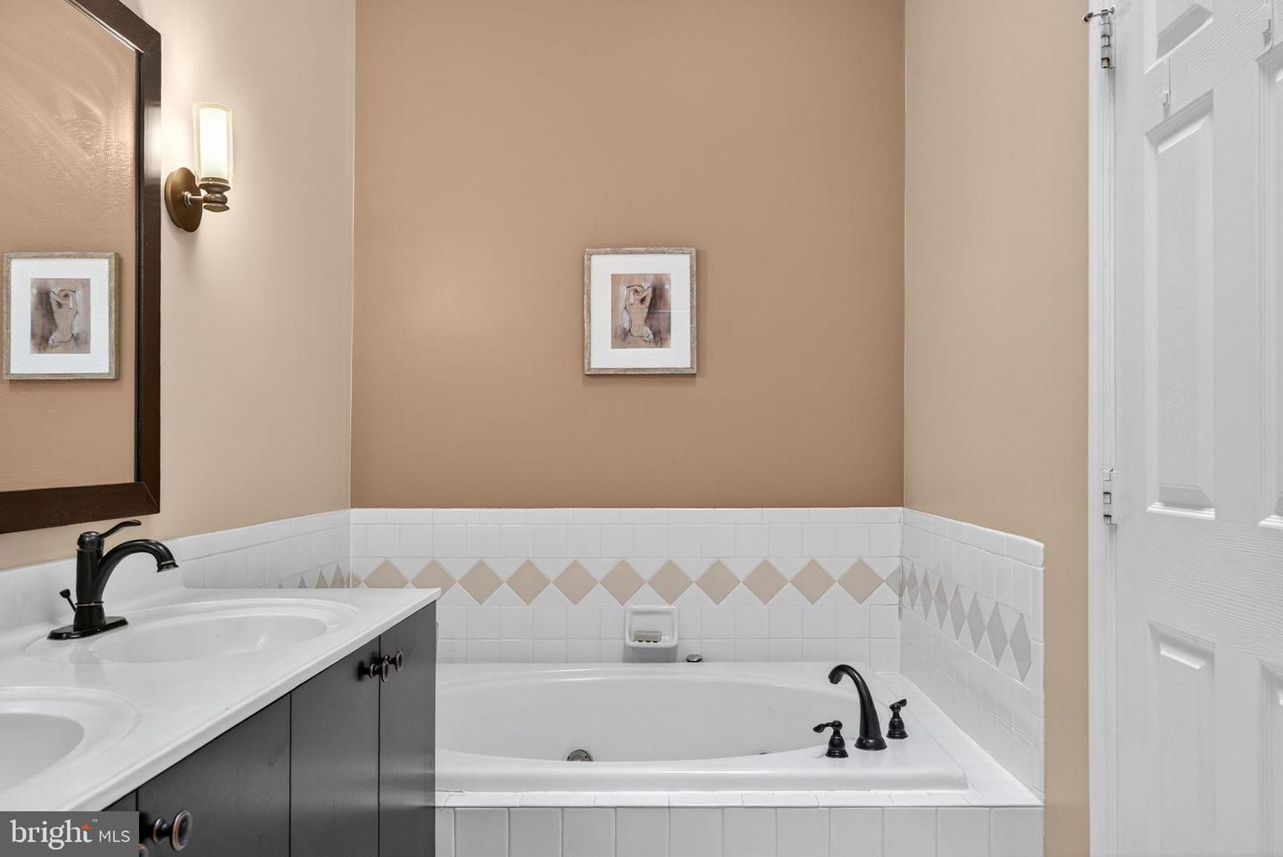1316 PARK GARDEN LN, RESTON, Virginia 20194, 3 Bedrooms Bedrooms, 14 Rooms Rooms,3 BathroomsBathrooms,Residential,For sale,1316 PARK GARDEN LN,VAFX2267154 MLS # VAFX2267154