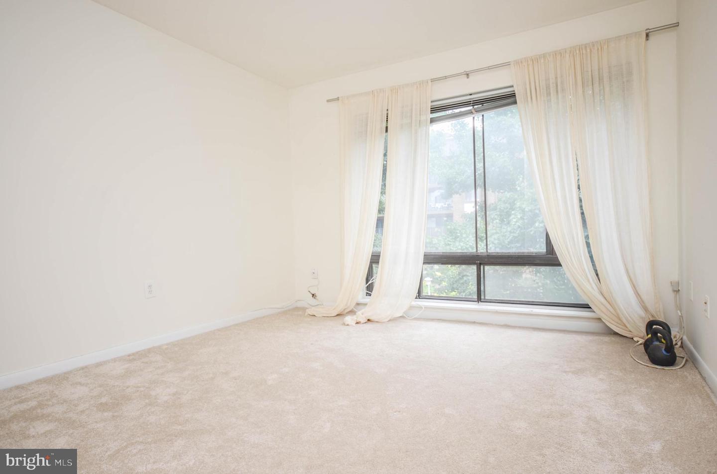 122 ROBERTS LN #400, ALEXANDRIA, Virginia 22314, 2 Bedrooms Bedrooms, ,2 BathroomsBathrooms,Residential,For sale,122 ROBERTS LN #400,VAAX2049634 MLS # VAAX2049634