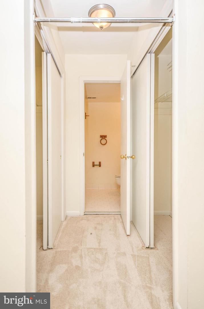 122 ROBERTS LN #400, ALEXANDRIA, Virginia 22314, 2 Bedrooms Bedrooms, ,2 BathroomsBathrooms,Residential,For sale,122 ROBERTS LN #400,VAAX2049634 MLS # VAAX2049634