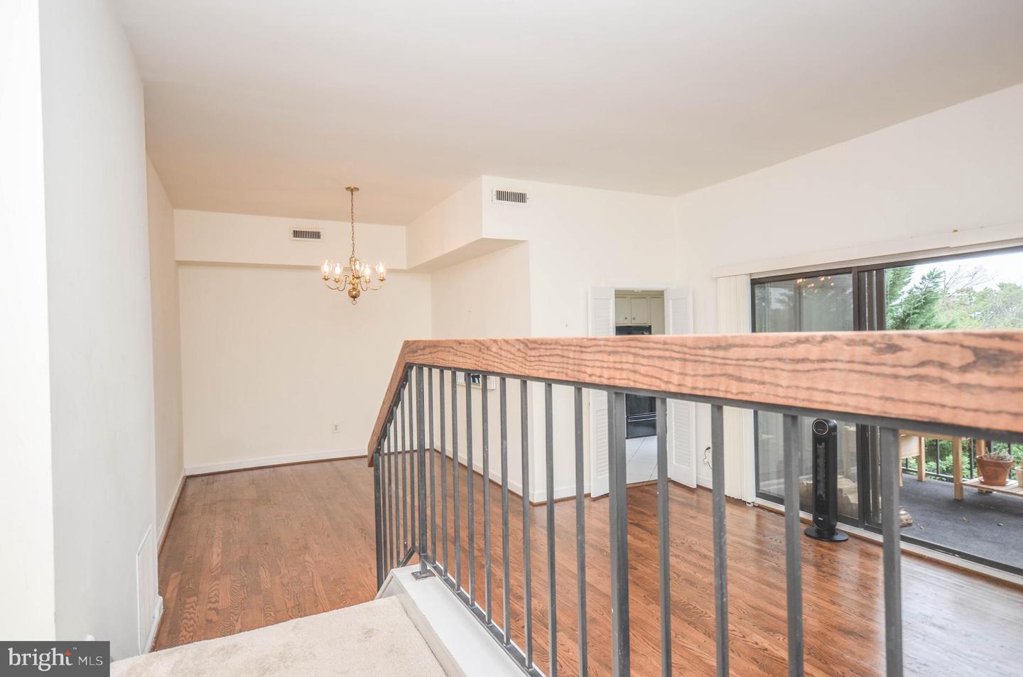 122 ROBERTS LN #400, ALEXANDRIA, Virginia 22314, 2 Bedrooms Bedrooms, ,2 BathroomsBathrooms,Residential,For sale,122 ROBERTS LN #400,VAAX2049634 MLS # VAAX2049634