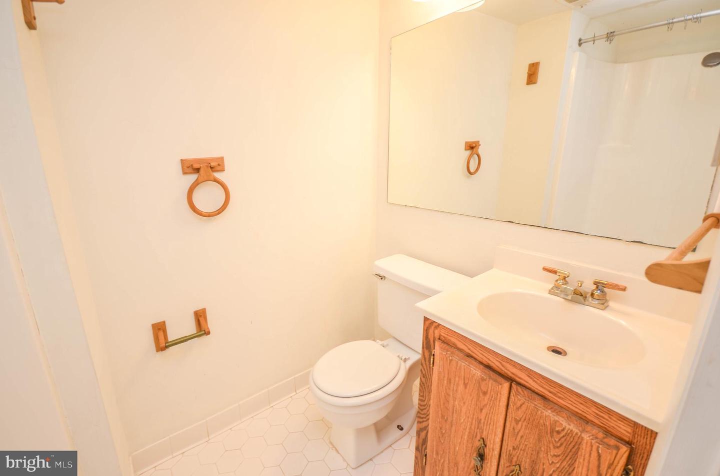 122 ROBERTS LN #400, ALEXANDRIA, Virginia 22314, 2 Bedrooms Bedrooms, ,2 BathroomsBathrooms,Residential,For sale,122 ROBERTS LN #400,VAAX2049634 MLS # VAAX2049634