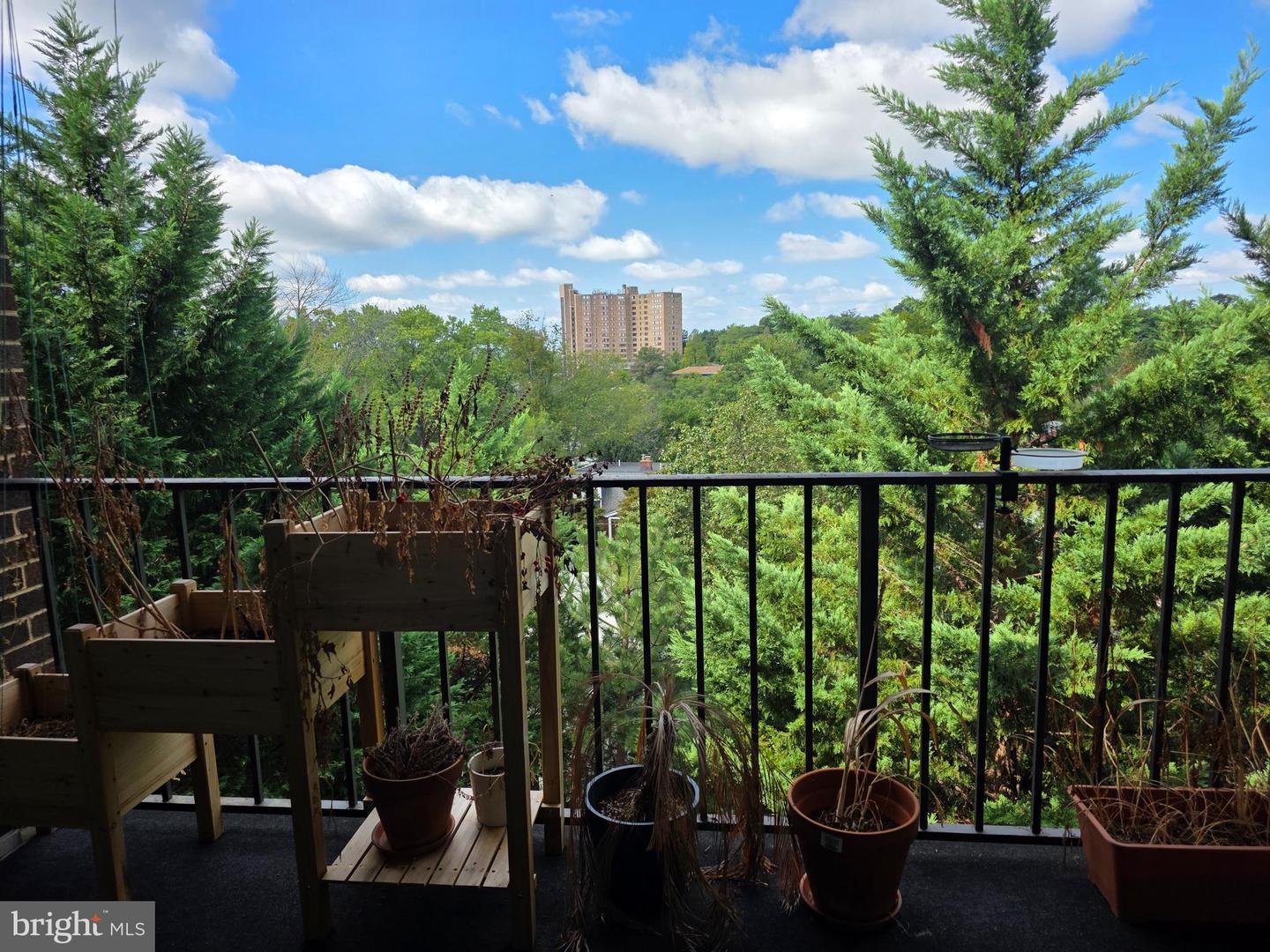 122 ROBERTS LN #400, ALEXANDRIA, Virginia 22314, 2 Bedrooms Bedrooms, ,2 BathroomsBathrooms,Residential,For sale,122 ROBERTS LN #400,VAAX2049634 MLS # VAAX2049634