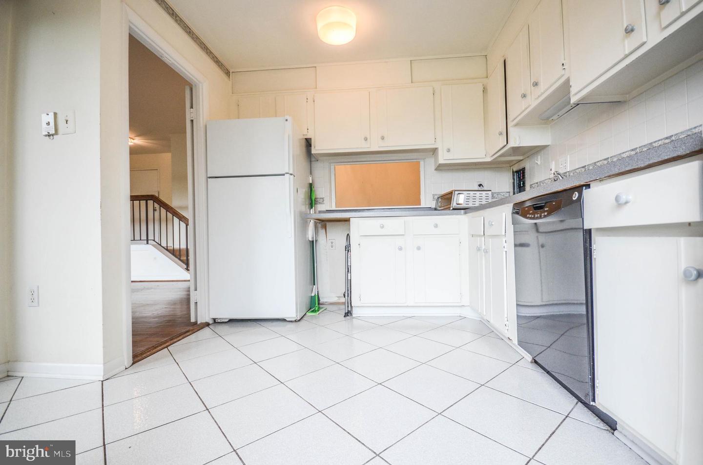 122 ROBERTS LN #400, ALEXANDRIA, Virginia 22314, 2 Bedrooms Bedrooms, ,2 BathroomsBathrooms,Residential,For sale,122 ROBERTS LN #400,VAAX2049634 MLS # VAAX2049634