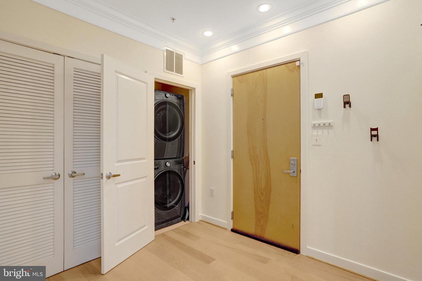 181 E REED AVE #204, ALEXANDRIA, Virginia 22305, 2 Bedrooms Bedrooms, 4 Rooms Rooms,2 BathroomsBathrooms,Residential,For sale,181 E REED AVE #204,VAAX2049640 MLS # VAAX2049640