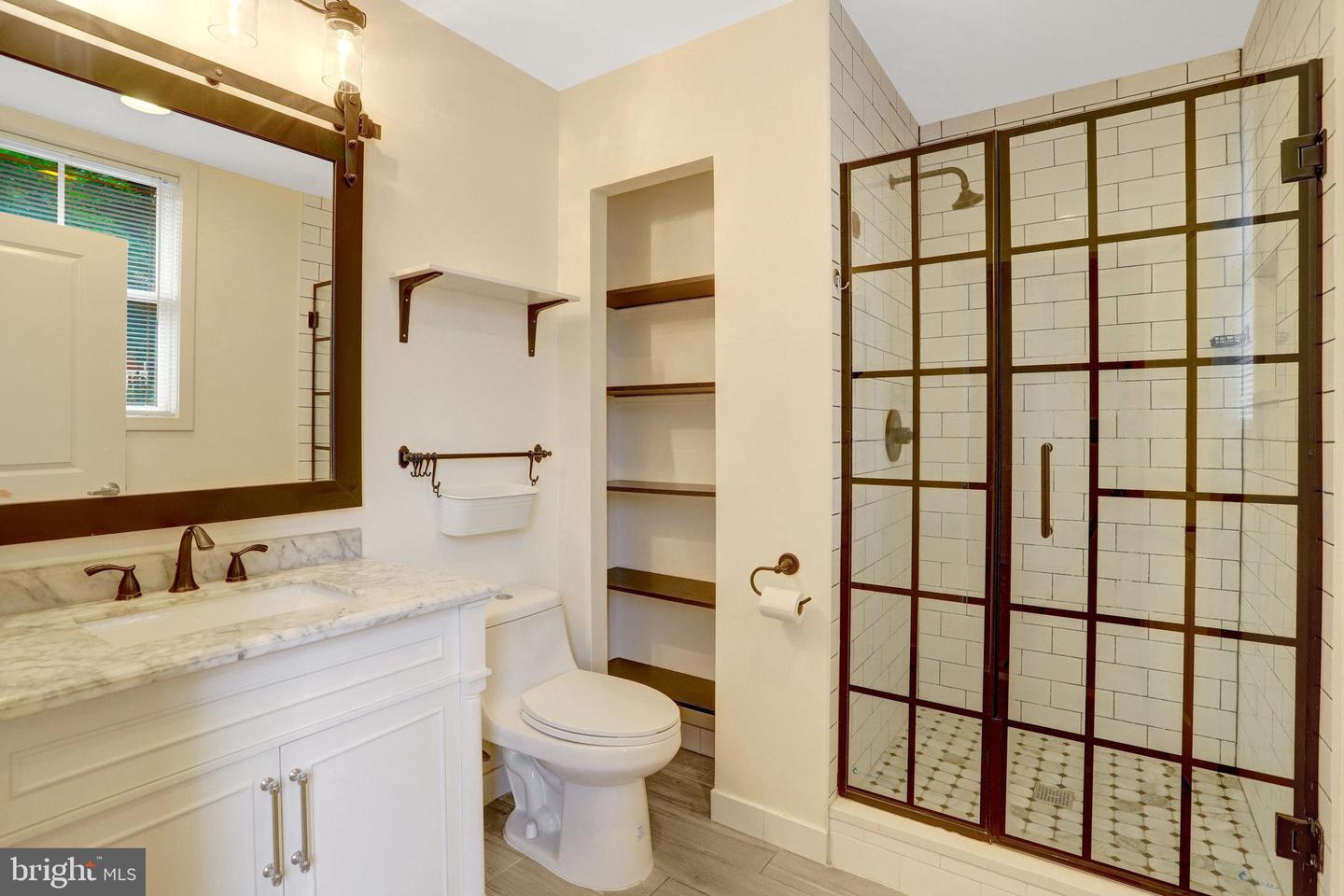 181 E REED AVE #204, ALEXANDRIA, Virginia 22305, 2 Bedrooms Bedrooms, 4 Rooms Rooms,2 BathroomsBathrooms,Residential,For sale,181 E REED AVE #204,VAAX2049640 MLS # VAAX2049640
