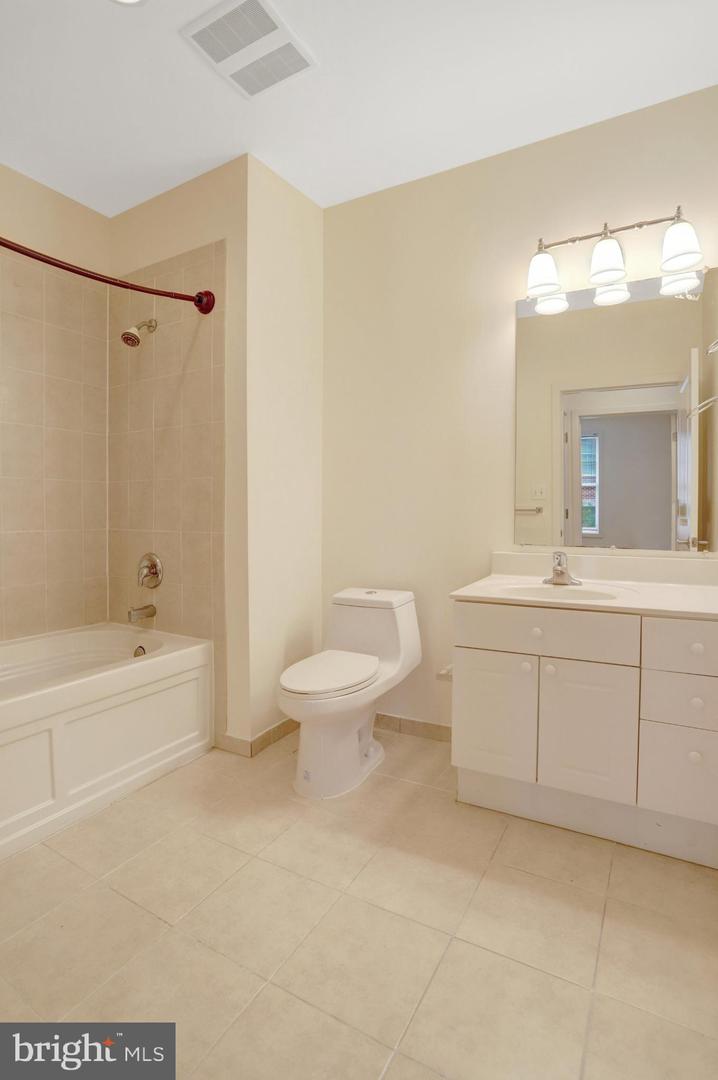 181 E REED AVE #204, ALEXANDRIA, Virginia 22305, 2 Bedrooms Bedrooms, 4 Rooms Rooms,2 BathroomsBathrooms,Residential,For sale,181 E REED AVE #204,VAAX2049640 MLS # VAAX2049640