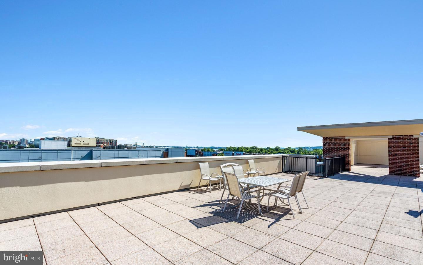 181 E REED AVE #204, ALEXANDRIA, Virginia 22305, 2 Bedrooms Bedrooms, 4 Rooms Rooms,2 BathroomsBathrooms,Residential,For sale,181 E REED AVE #204,VAAX2049640 MLS # VAAX2049640