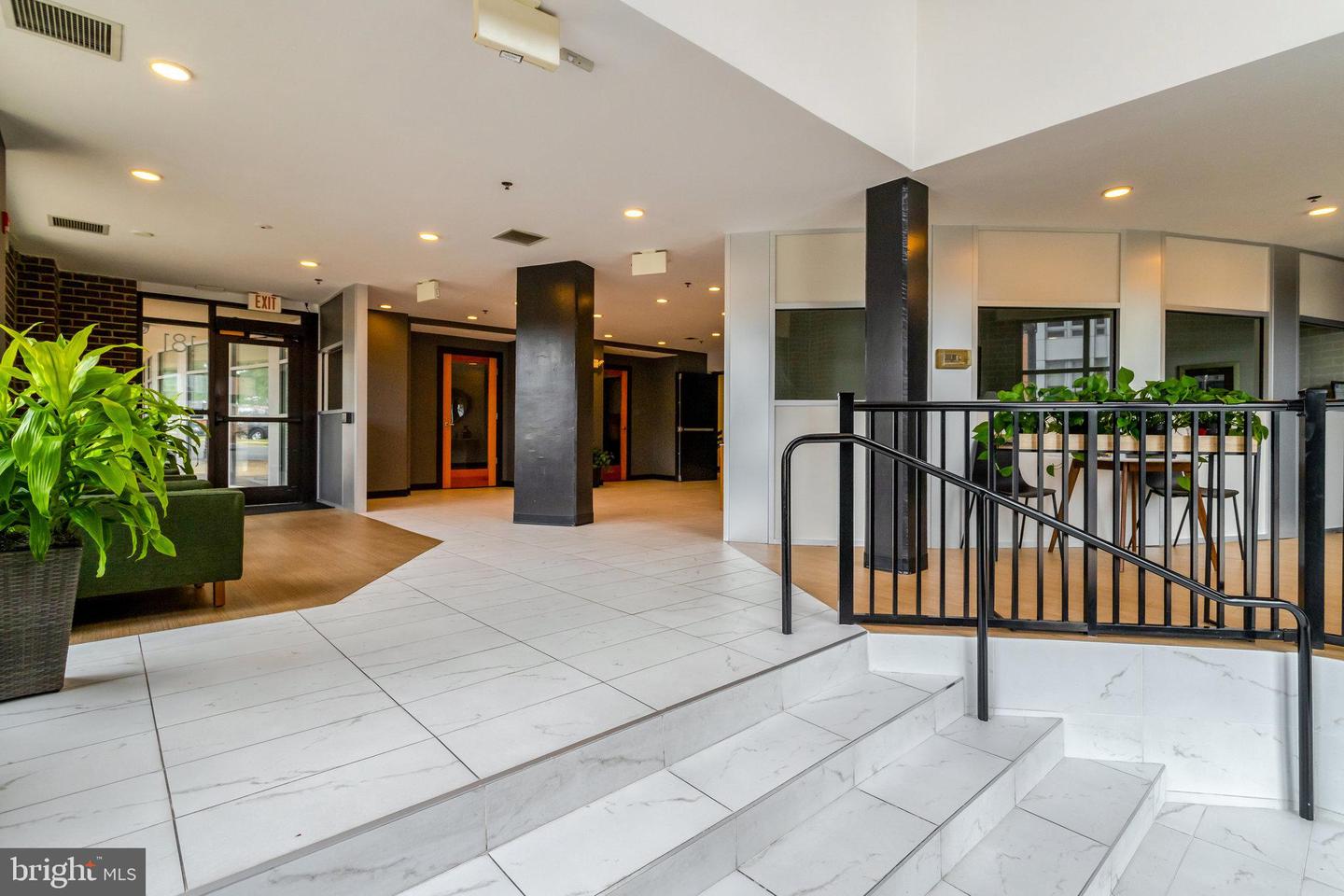 181 E REED AVE #204, ALEXANDRIA, Virginia 22305, 2 Bedrooms Bedrooms, 4 Rooms Rooms,2 BathroomsBathrooms,Residential,For sale,181 E REED AVE #204,VAAX2049640 MLS # VAAX2049640