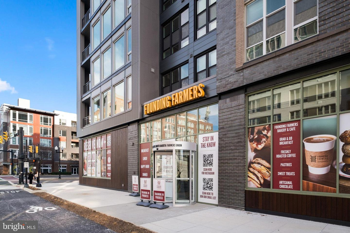 181 E REED AVE #204, ALEXANDRIA, Virginia 22305, 2 Bedrooms Bedrooms, 4 Rooms Rooms,2 BathroomsBathrooms,Residential,For sale,181 E REED AVE #204,VAAX2049640 MLS # VAAX2049640