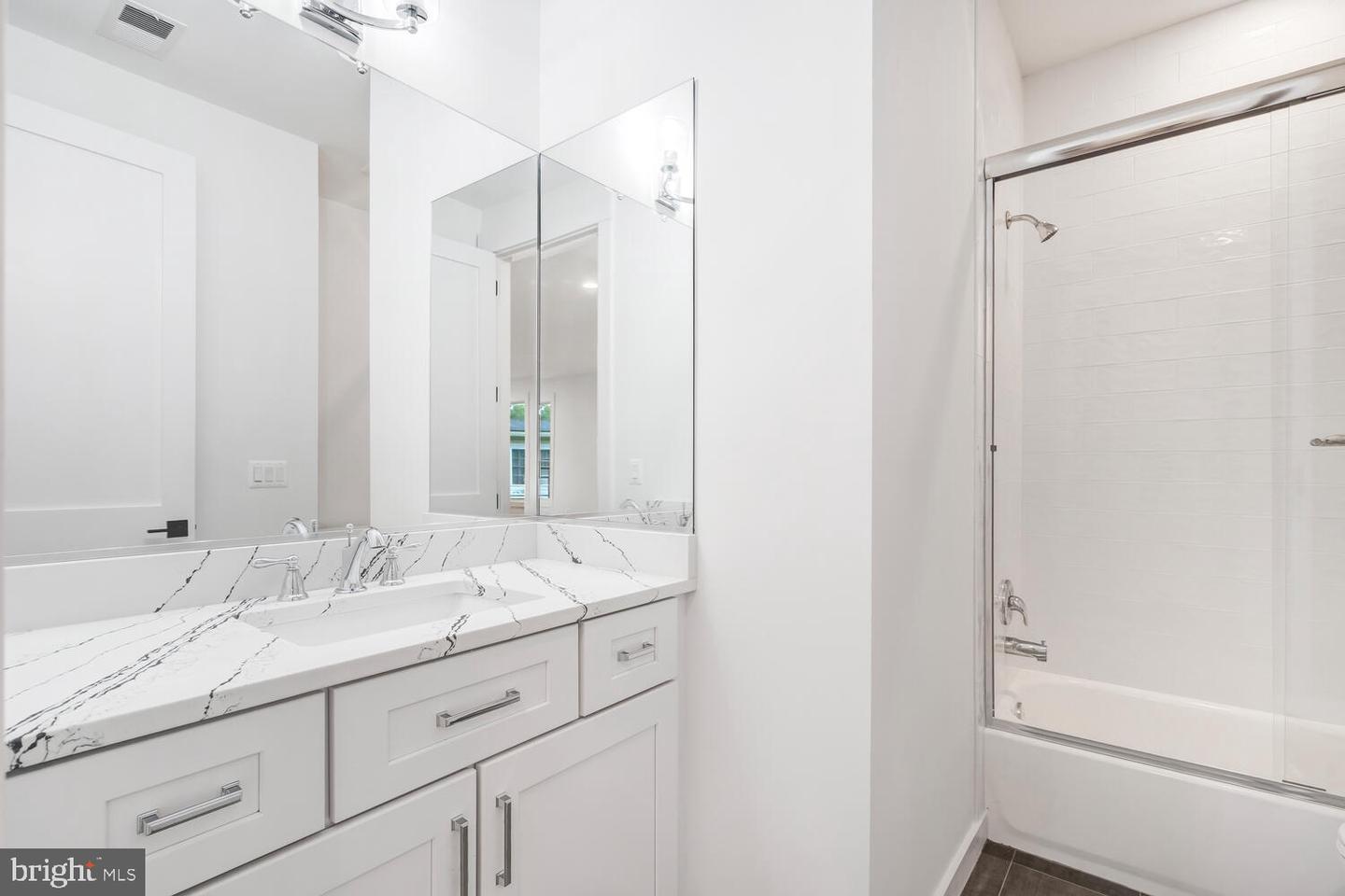 13711 JOYCE RD, WOODBRIDGE, Virginia 22191, 3 Bedrooms Bedrooms, ,3 BathroomsBathrooms,Residential,For sale,13711 JOYCE RD,VAPW2096042 MLS # VAPW2096042