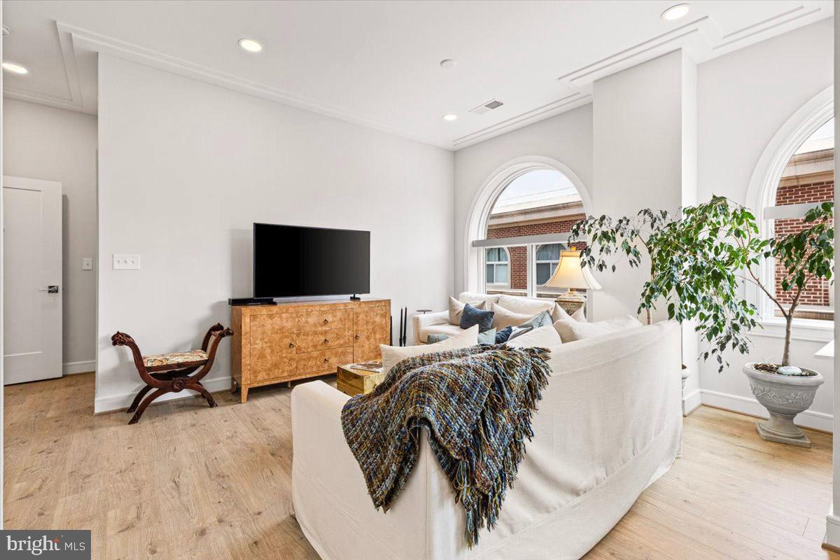 625 SLATERS LN #401, ALEXANDRIA, Virginia 22314, 1 Bedroom Bedrooms, ,1 BathroomBathrooms,Residential,For sale,625 SLATERS LN #401,VAAX2046266 MLS # VAAX2046266