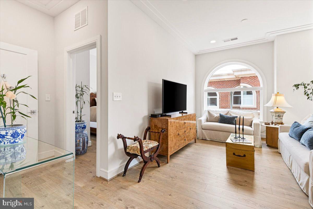 625 SLATERS LN #401, ALEXANDRIA, Virginia 22314, 1 Bedroom Bedrooms, ,1 BathroomBathrooms,Residential,For sale,625 SLATERS LN #401,VAAX2046266 MLS # VAAX2046266