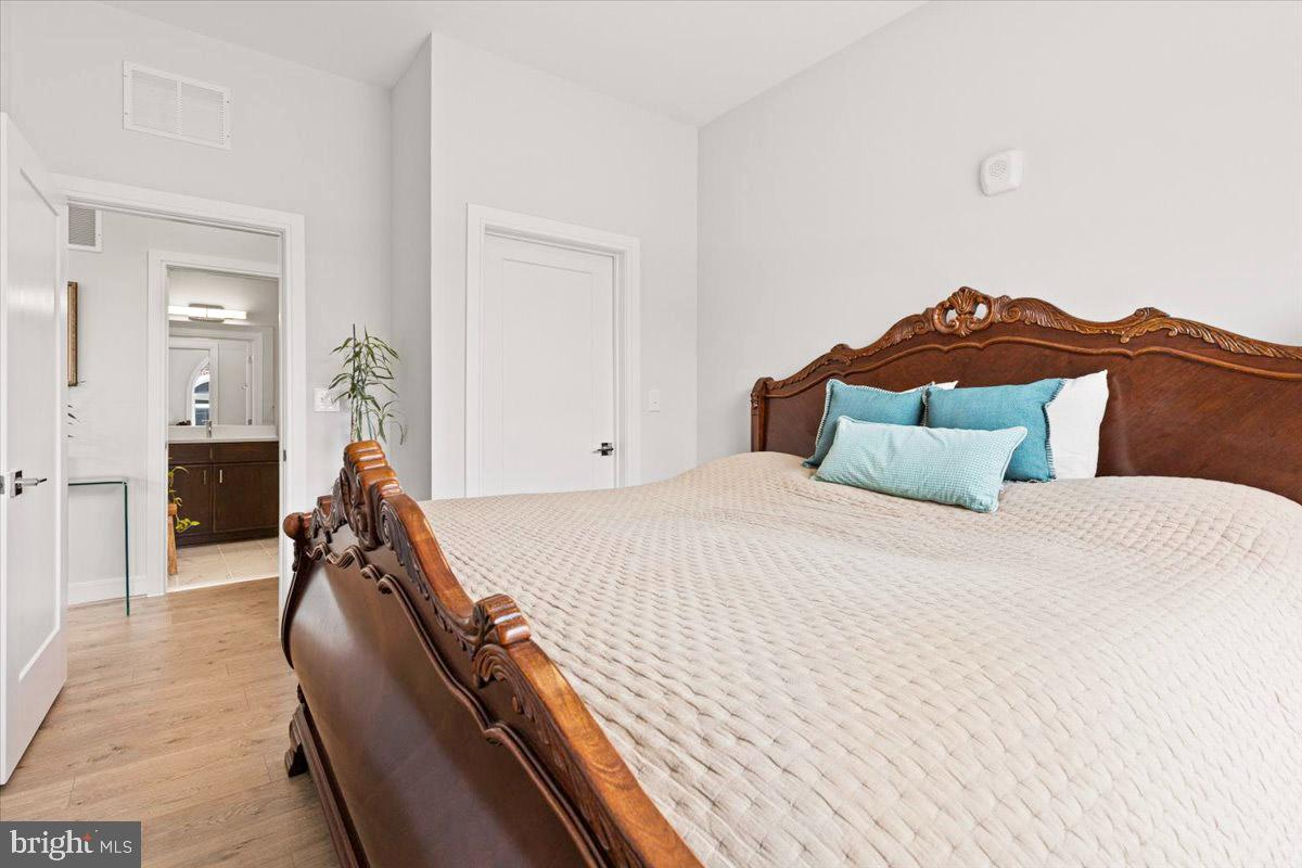 625 SLATERS LN #401, ALEXANDRIA, Virginia 22314, 1 Bedroom Bedrooms, ,1 BathroomBathrooms,Residential,For sale,625 SLATERS LN #401,VAAX2046266 MLS # VAAX2046266