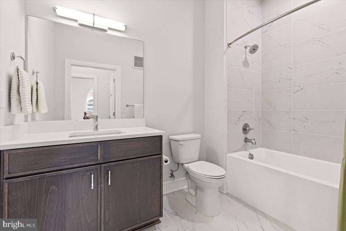 625 SLATERS LN #401, ALEXANDRIA, Virginia 22314, 1 Bedroom Bedrooms, ,1 BathroomBathrooms,Residential,For sale,625 SLATERS LN #401,VAAX2046266 MLS # VAAX2046266