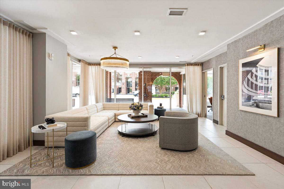 625 SLATERS LN #401, ALEXANDRIA, Virginia 22314, 1 Bedroom Bedrooms, ,1 BathroomBathrooms,Residential,For sale,625 SLATERS LN #401,VAAX2046266 MLS # VAAX2046266