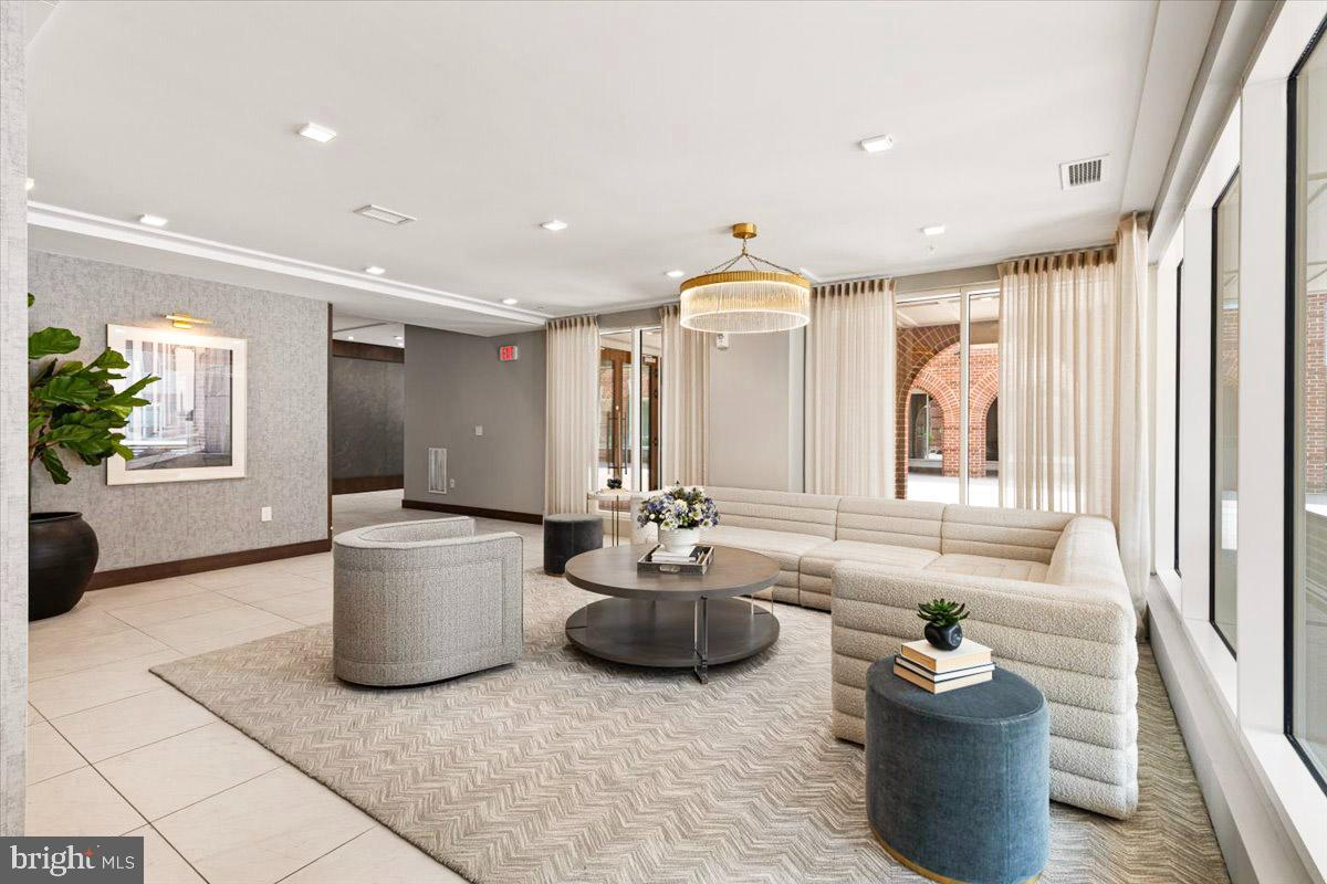 625 SLATERS LN #401, ALEXANDRIA, Virginia 22314, 1 Bedroom Bedrooms, ,1 BathroomBathrooms,Residential,For sale,625 SLATERS LN #401,VAAX2046266 MLS # VAAX2046266