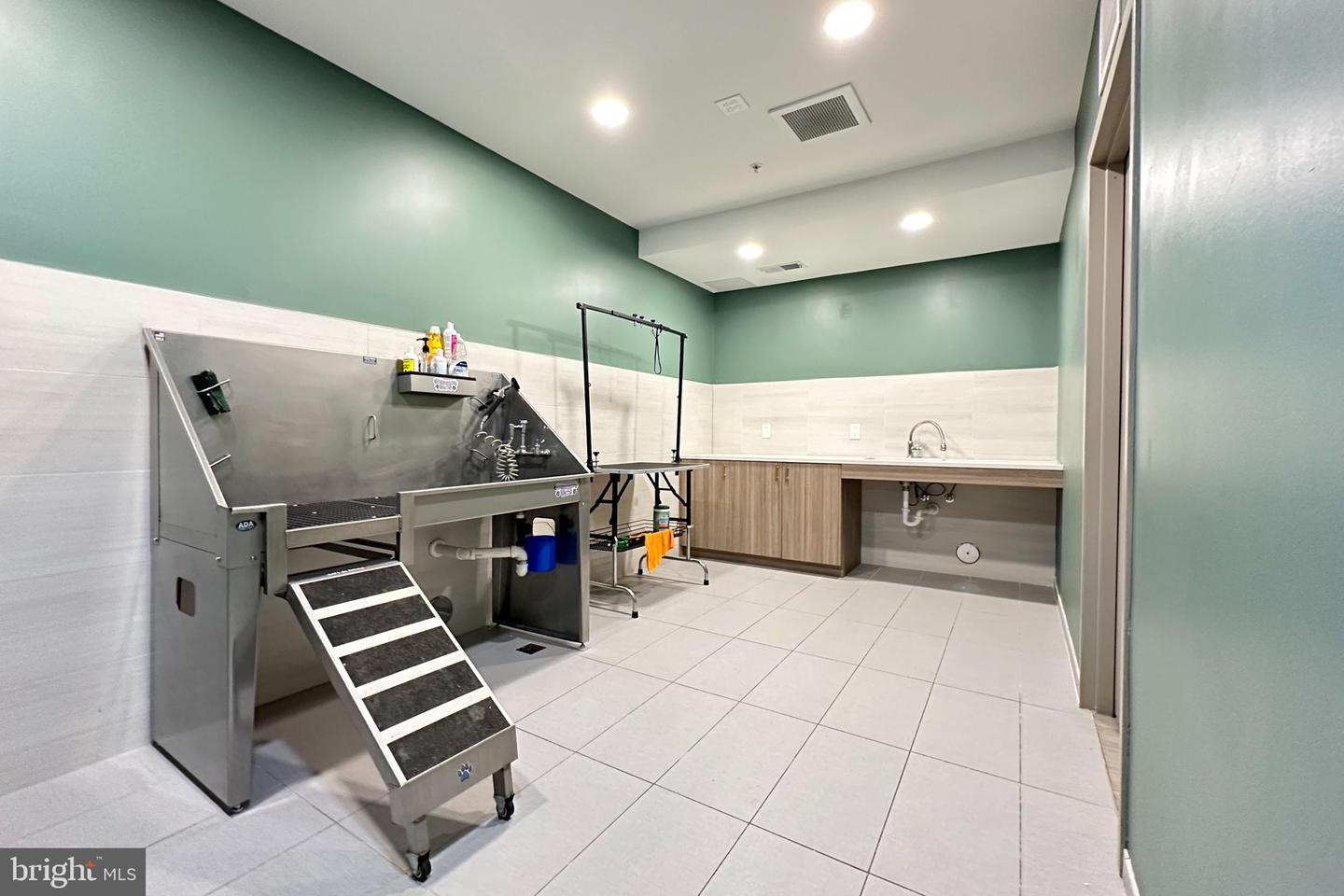 625 SLATERS LN #401, ALEXANDRIA, Virginia 22314, 1 Bedroom Bedrooms, ,1 BathroomBathrooms,Residential,For sale,625 SLATERS LN #401,VAAX2046266 MLS # VAAX2046266