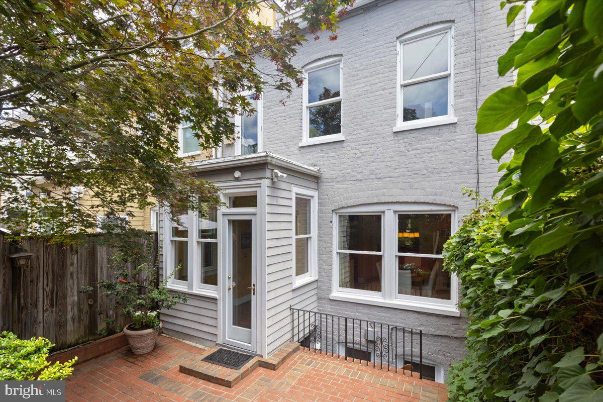 2816 27TH ST NW, WASHINGTON, District Of Columbia 20008, 4 Bedrooms Bedrooms, ,3 BathroomsBathrooms,Residential,For sale,2816 27TH ST NW,DCDC2207582 MLS # DCDC2207582