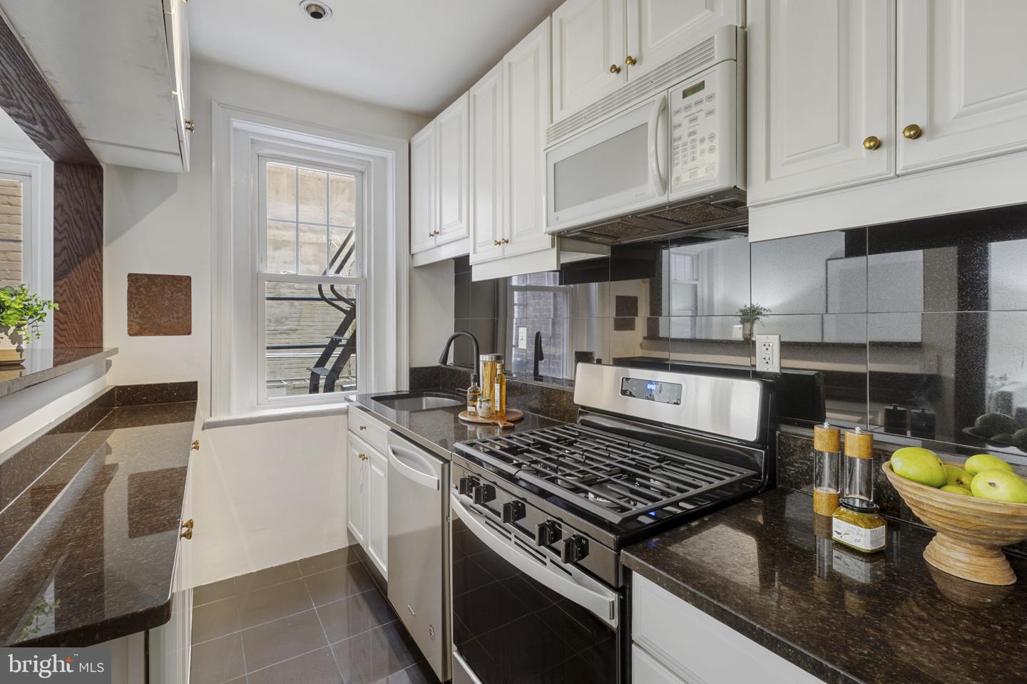 1332 15TH ST NW #2, WASHINGTON, District Of Columbia 20005, 2 Bedrooms Bedrooms, ,1 BathroomBathrooms,Residential,For sale,1332 15TH ST NW #2,DCDC2215152 MLS # DCDC2215152