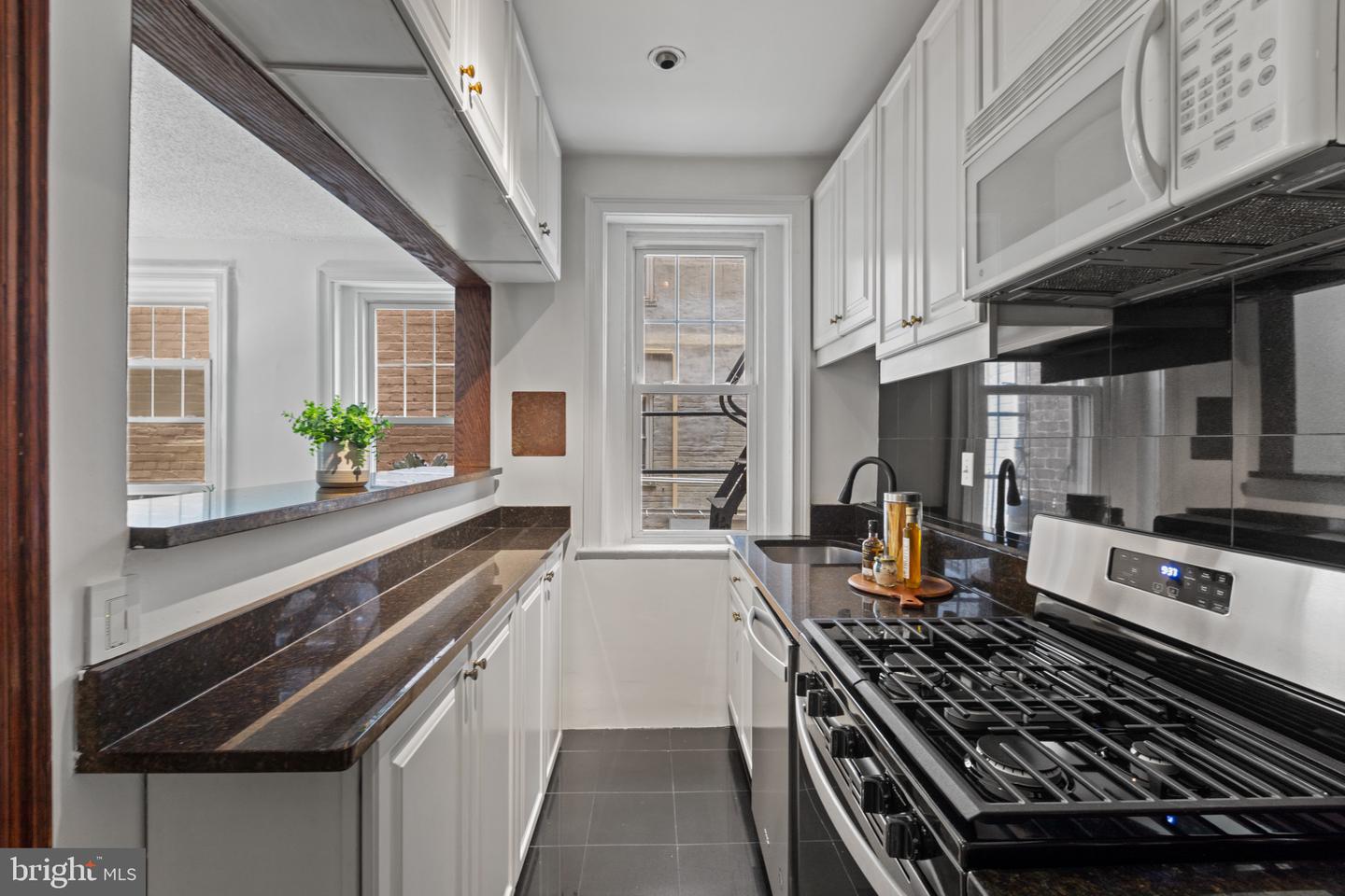 1332 15TH ST NW #2, WASHINGTON, District Of Columbia 20005, 2 Bedrooms Bedrooms, ,1 BathroomBathrooms,Residential,For sale,1332 15TH ST NW #2,DCDC2215152 MLS # DCDC2215152