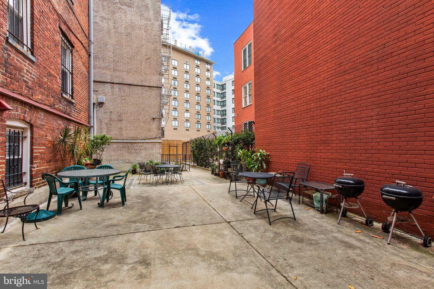 1332 15TH ST NW #2, WASHINGTON, District Of Columbia 20005, 2 Bedrooms Bedrooms, ,1 BathroomBathrooms,Residential,For sale,1332 15TH ST NW #2,DCDC2215152 MLS # DCDC2215152