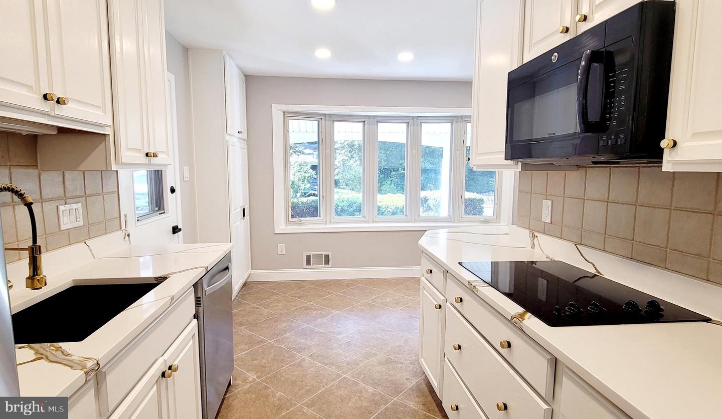 2306 MARLINE CT, WOODBRIDGE, Virginia 22192, 5 Bedrooms Bedrooms, ,3 BathroomsBathrooms,Residential,For sale,2306 MARLINE CT,VAPW2103278 MLS # VAPW2103278