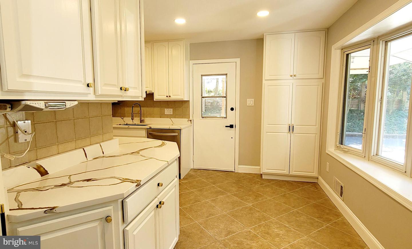 2306 MARLINE CT, WOODBRIDGE, Virginia 22192, 5 Bedrooms Bedrooms, ,3 BathroomsBathrooms,Residential,For sale,2306 MARLINE CT,VAPW2103278 MLS # VAPW2103278