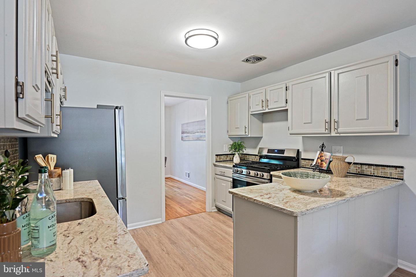 10200 TAMARACK DR, VIENNA, Virginia 22182, 5 Bedrooms Bedrooms, 16 Rooms Rooms,2 BathroomsBathrooms,Residential,For sale,10200 TAMARACK DR,VAFX2265032 MLS # VAFX2265032