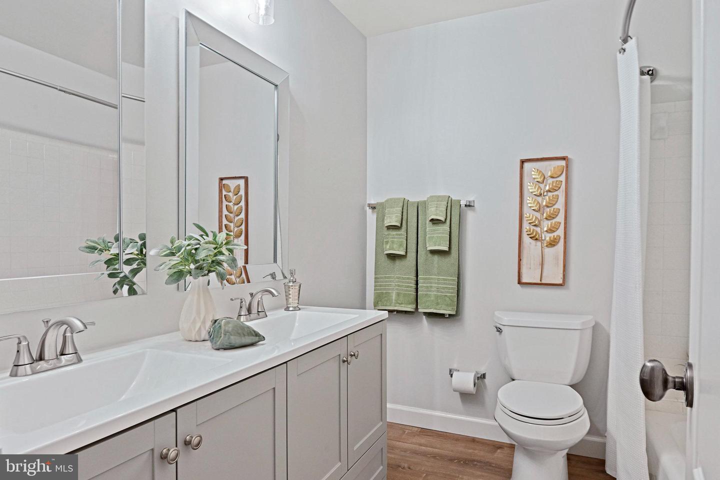 10200 TAMARACK DR, VIENNA, Virginia 22182, 5 Bedrooms Bedrooms, 16 Rooms Rooms,2 BathroomsBathrooms,Residential,For sale,10200 TAMARACK DR,VAFX2265032 MLS # VAFX2265032