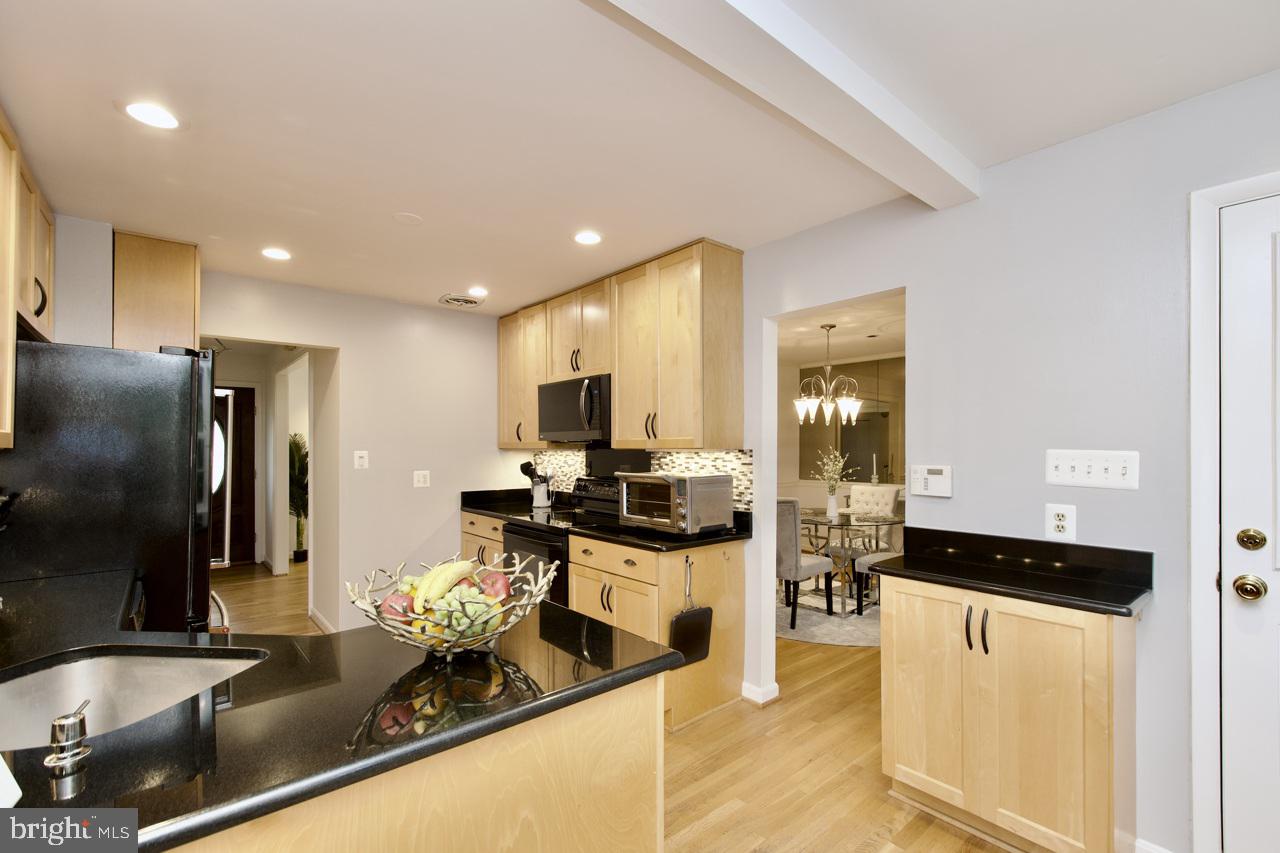 FALLS CHURCH, Virginia 22042, 4 Bedrooms Bedrooms, ,2 BathroomsBathrooms,Residential,For sale,VAFX2249018 MLS # VAFX2249018