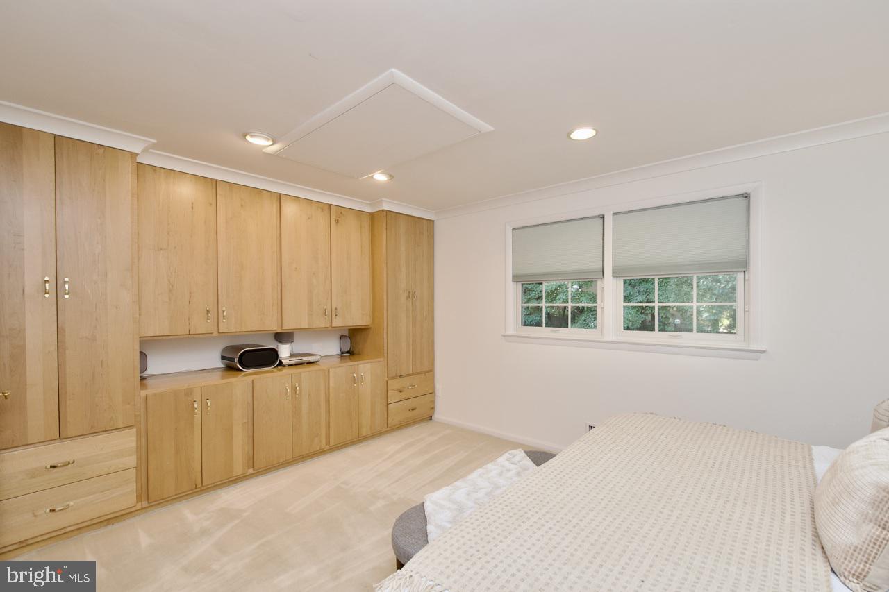 FALLS CHURCH, Virginia 22042, 4 Bedrooms Bedrooms, ,2 BathroomsBathrooms,Residential,For sale,VAFX2249018 MLS # VAFX2249018