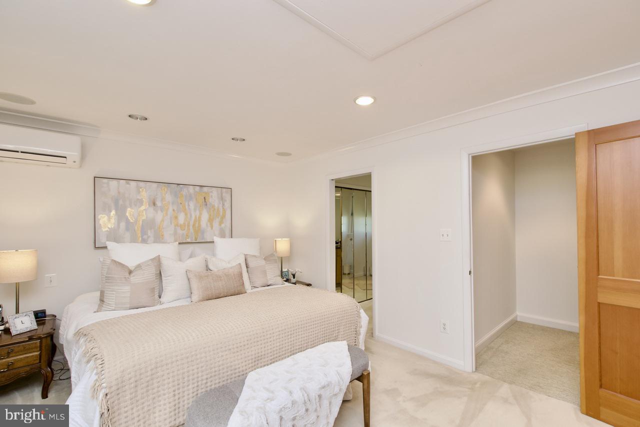 FALLS CHURCH, Virginia 22042, 4 Bedrooms Bedrooms, ,2 BathroomsBathrooms,Residential,For sale,VAFX2249018 MLS # VAFX2249018