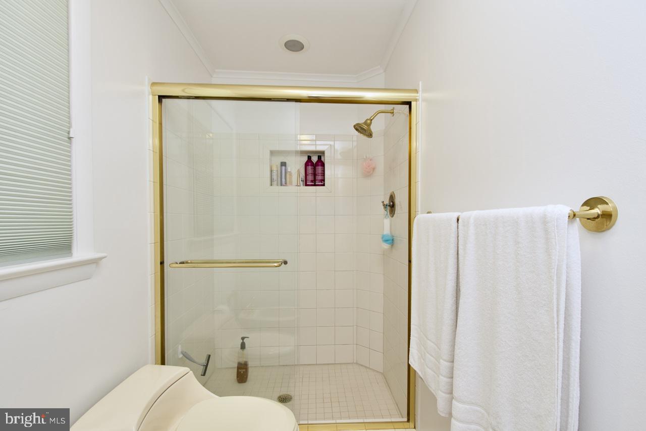 FALLS CHURCH, Virginia 22042, 4 Bedrooms Bedrooms, ,2 BathroomsBathrooms,Residential,For sale,VAFX2249018 MLS # VAFX2249018