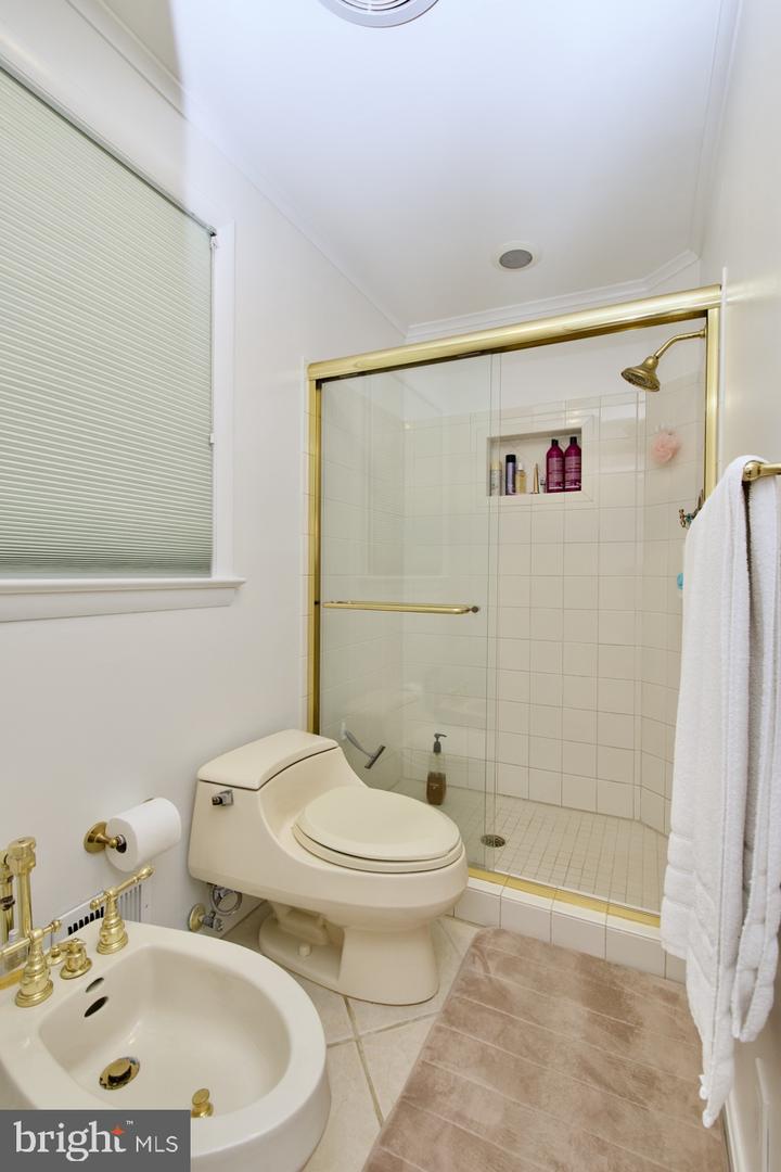FALLS CHURCH, Virginia 22042, 4 Bedrooms Bedrooms, ,2 BathroomsBathrooms,Residential,For sale,VAFX2249018 MLS # VAFX2249018