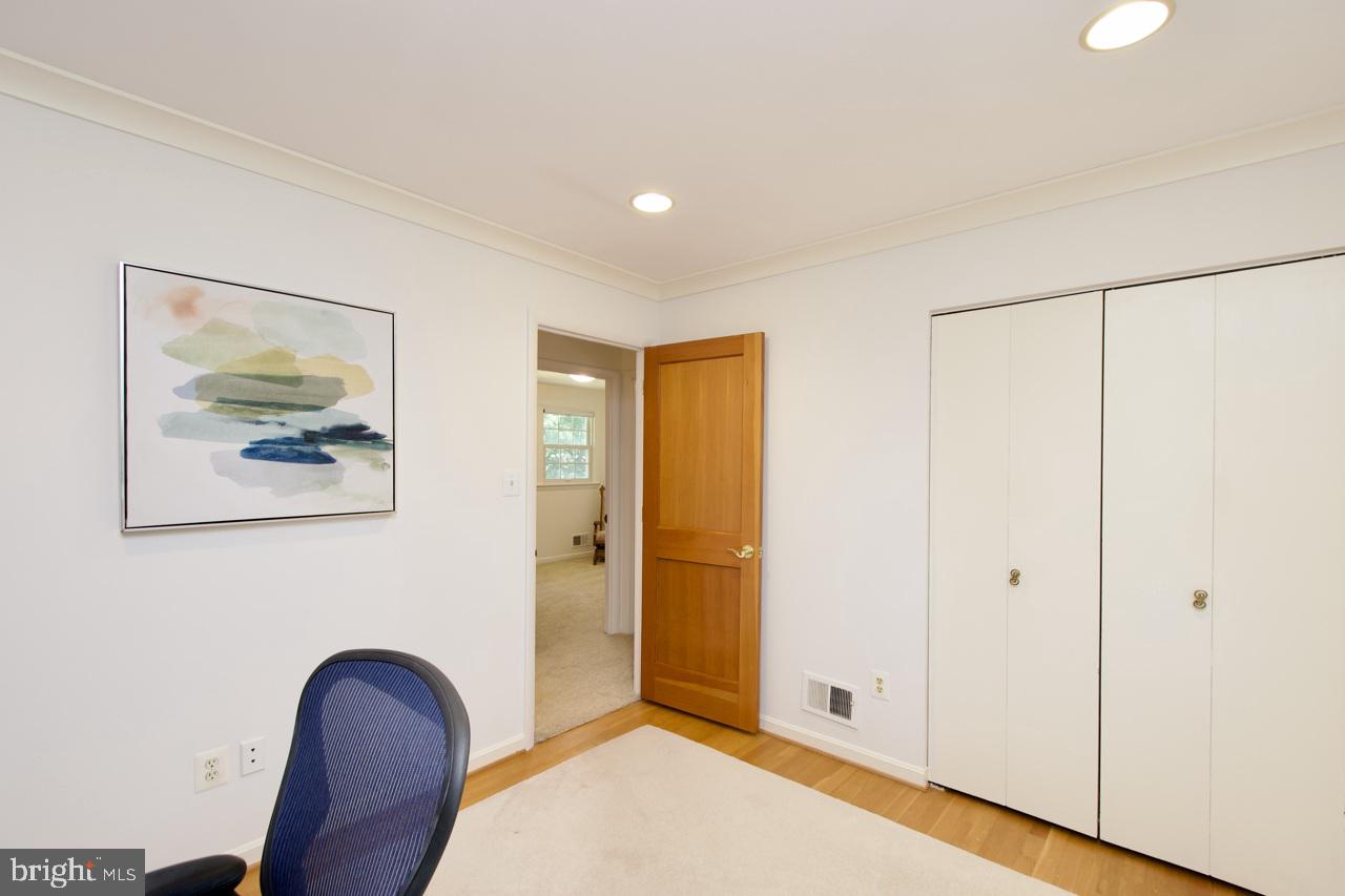 FALLS CHURCH, Virginia 22042, 4 Bedrooms Bedrooms, ,2 BathroomsBathrooms,Residential,For sale,VAFX2249018 MLS # VAFX2249018