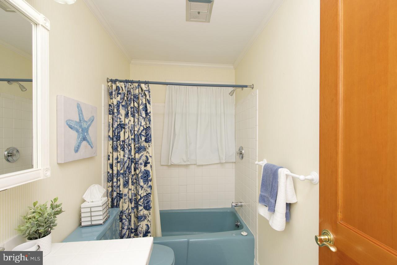 FALLS CHURCH, Virginia 22042, 4 Bedrooms Bedrooms, ,2 BathroomsBathrooms,Residential,For sale,VAFX2249018 MLS # VAFX2249018