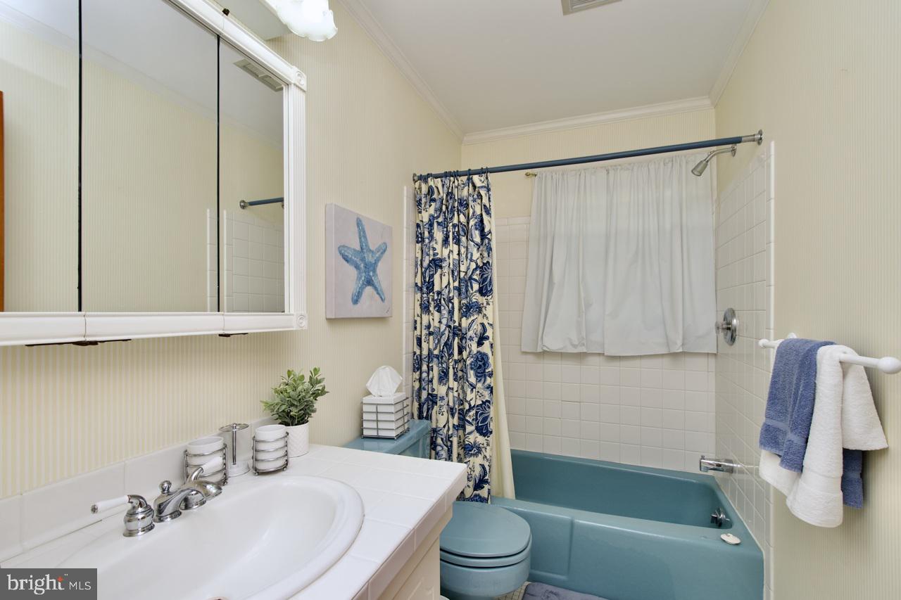 FALLS CHURCH, Virginia 22042, 4 Bedrooms Bedrooms, ,2 BathroomsBathrooms,Residential,For sale,VAFX2249018 MLS # VAFX2249018