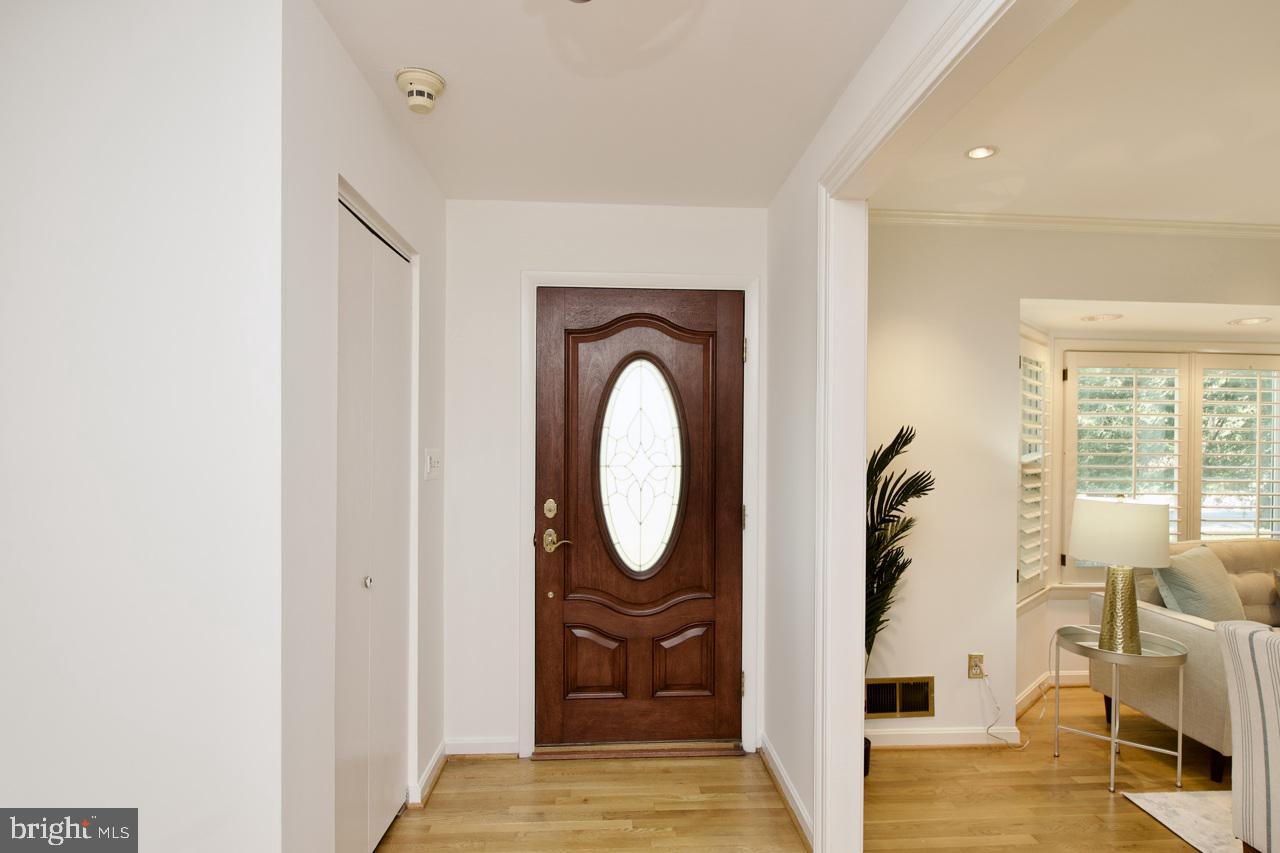 FALLS CHURCH, Virginia 22042, 4 Bedrooms Bedrooms, ,2 BathroomsBathrooms,Residential,For sale,VAFX2249018 MLS # VAFX2249018