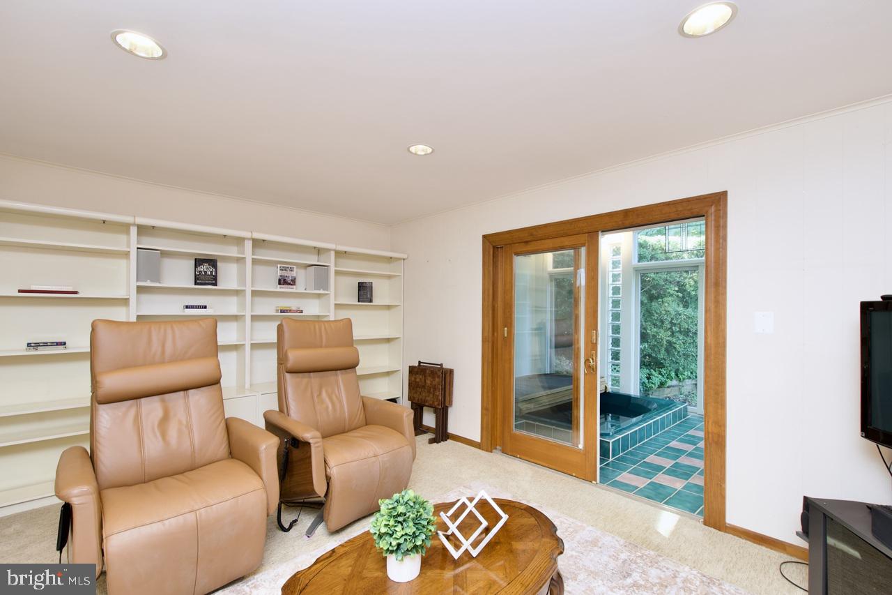 FALLS CHURCH, Virginia 22042, 4 Bedrooms Bedrooms, ,2 BathroomsBathrooms,Residential,For sale,VAFX2249018 MLS # VAFX2249018
