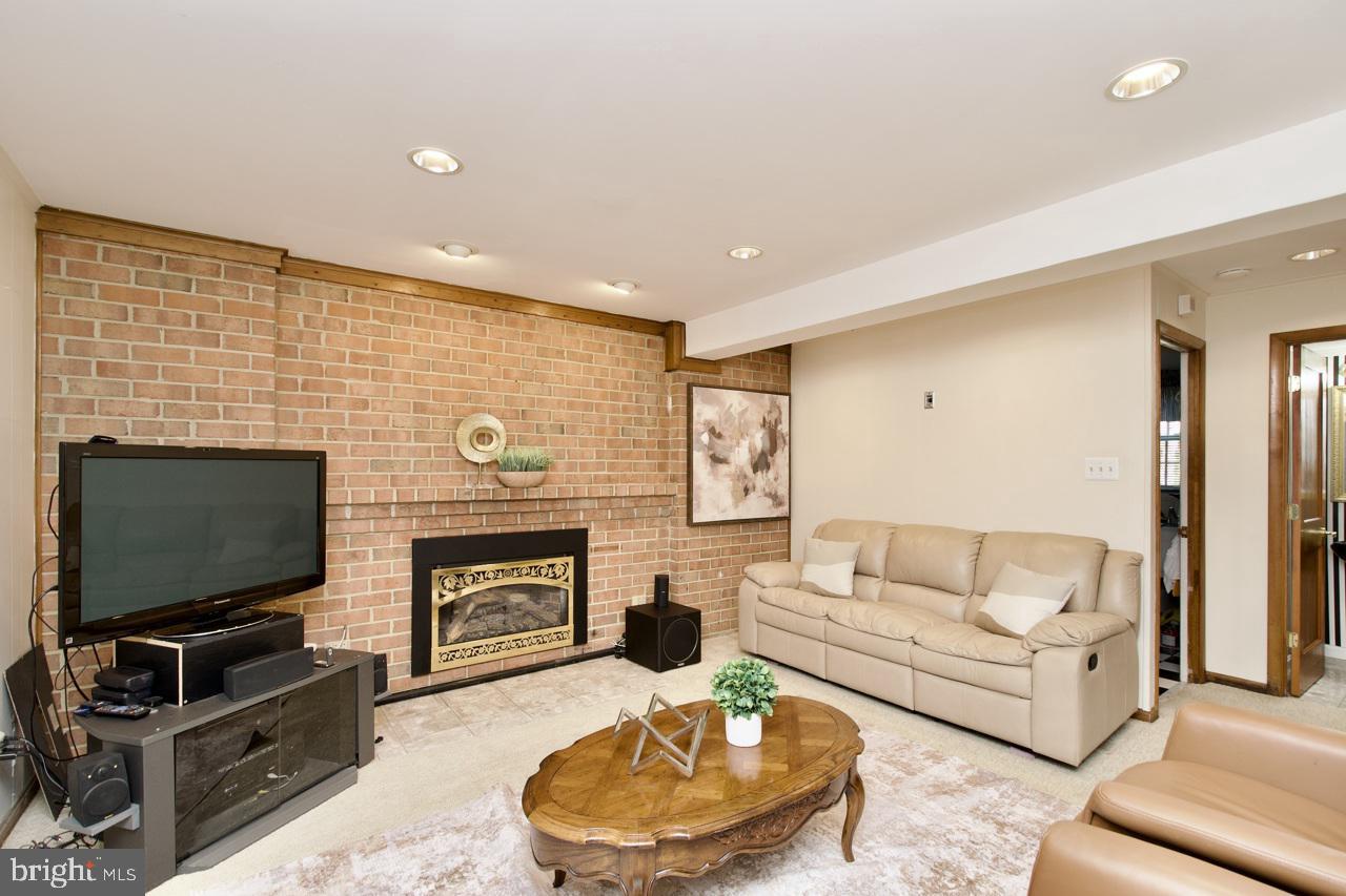 FALLS CHURCH, Virginia 22042, 4 Bedrooms Bedrooms, ,2 BathroomsBathrooms,Residential,For sale,VAFX2249018 MLS # VAFX2249018